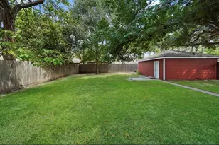 9802 Cedardale Dr, Houston, TX 77055 - Photo 18
