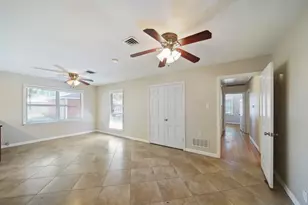 9802 Cedardale Dr, Houston, TX 77055 - Photo 6