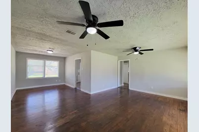 5815 Southseas Street, Houston, TX 77033 - Photo 8