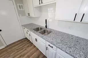 5815 Southseas St, Houston, TX 77033 - Photo 12