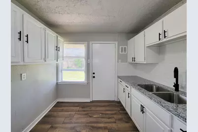 5815 Southseas Street, Houston, TX 77033 - Photo 14