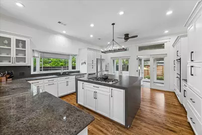 315 W 15th Street, Houston, TX 77008 - Photo 2