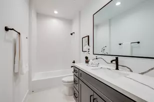 1634 Castle Ct, Houston, TX 77006 - Photo 38