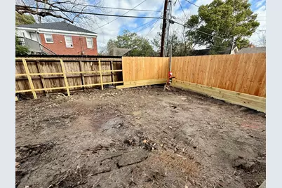 1634 Castle Court, Houston, TX 77006 - Photo 4