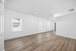 801 E 32nd 1/2 St, Houston, TX 77022 - Photo 8