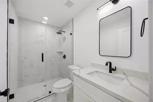 801 E 32nd 1/2 St, Houston, TX 77022 - Photo 16