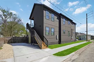 801 E 32nd 1/2 St, Houston, TX 77022 - Photo 2