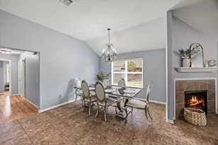 5623 Cinnamon Lake Dr, Baytown, TX 77521 - Photo 4