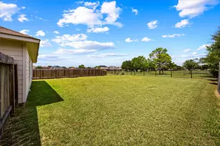 5623 Cinnamon Lake Dr, Baytown, TX 77521 - Photo 14