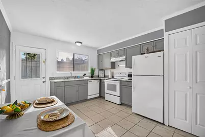 6401 Deihl Road #301, Houston, TX 77092 - Photo 8