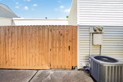 6401 Deihl Road #301, Houston, TX 77092 - Photo 22