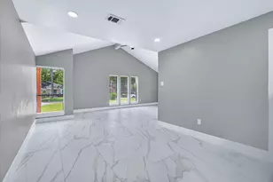 23 Summer Crest Cir, The Woodlands, TX 77381 - Photo 4