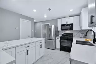 23 Summer Crest Cir, The Woodlands, TX 77381 - Photo 12