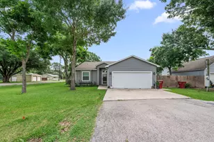 118 N Urbanec St, East Bernard, TX 77435 - Photo 2