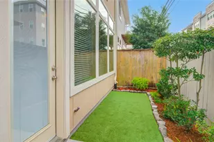 1415 Devonshire Manor Ln, Houston, TX 77055 - Photo 42