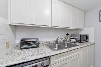 7520 Hornwood Drive 207W, Houston, TX 77036 - Photo 12