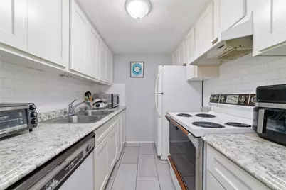 7520 Hornwood Drive 207W, Houston, TX 77036 - Photo 10