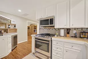 11230 Huggins Dr, Houston, TX 77035 - Photo 14