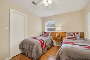 11230 Huggins Dr, Houston, TX 77035 - Photo 40