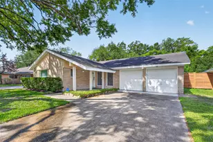 11230 Huggins Dr, Houston, TX 77035 - Photo 1