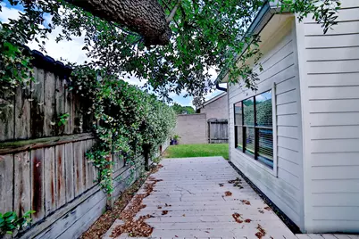 10318 Piping Rock Lane, Houston, TX 77042 - Photo 36