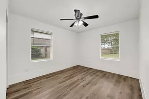 506 Edgebrook Dr, Houston, TX 77034 - Photo 16