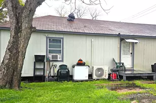 1106 S Airhart Dr, Baytown, TX 77520 - Photo 4