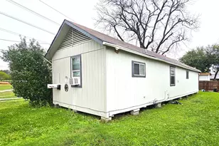 1106 S Airhart Dr, Baytown, TX 77520 - Photo 1