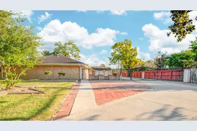 902 Ashford Parkway Parkway, Houston, TX 77077 - Photo 2