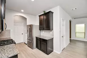 13426 Merryville Harrogate Ln, Houston, TX 77048 - Photo 12