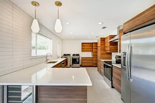 9771 Westview Dr, Houston, TX 77055 - Photo 8