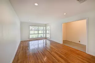 9771 Westview Dr, Houston, TX 77055 - Photo 2