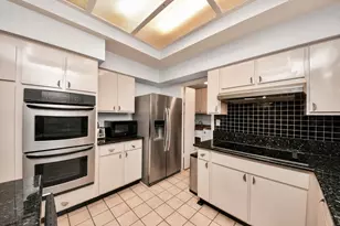 330 Litchfield Ln, Houston, TX 77024 - Photo 18