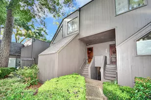 330 Litchfield Ln, Houston, TX 77024 - Photo 2