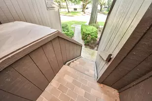 330 Litchfield Ln, Houston, TX 77024 - Photo 8
