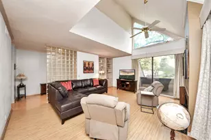 330 Litchfield Ln, Houston, TX 77024 - Photo 12