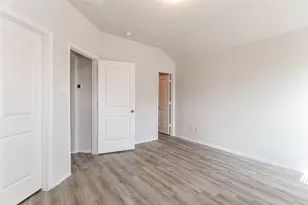 433 N Meadows Dr, Willis, TX 77378 - Photo 6