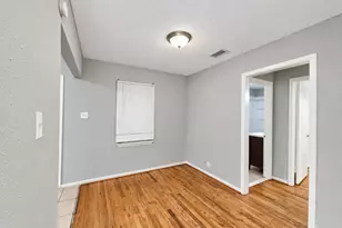 7937 Oak Knoll Ln, Houston, TX 77028 - Photo 2