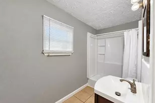 7937 Oak Knoll Ln, Houston, TX 77028 - Photo 4