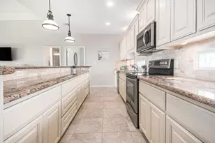 1781 S Croaker Ln W, Crystal Beach, TX 77650 - Photo 10