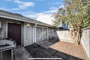 12934 Greenway Chase Ct, Houston, TX 77072 - Photo 4