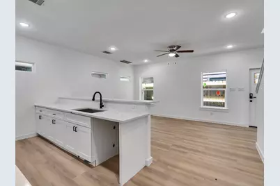 7428 Laura Koppe Rd #B, Houston, TX 77028 - Photo 12