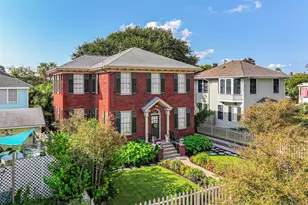 1111 Sealy St, Galveston, TX 77550 - Photo 2