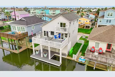 16710 Tahiti Way, Jamaica Beach, TX 77554 - Photo 1