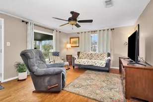 702 W Caroline St, Montgomery, TX 77356 - Photo 4