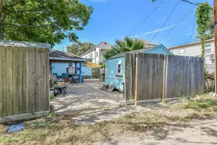 4117 Ave M 1/2, Galveston, TX 77550 - Photo 34