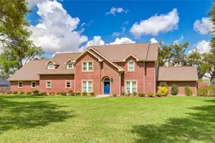 212 Teakwood St, Lake Jackson, TX 77566 - Photo 1