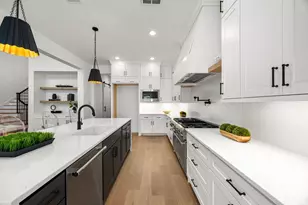 8033 Ridgeview Dr, Houston, TX 77055 - Photo 16