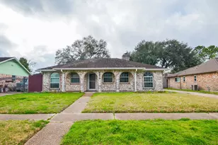 9323 Claridge Dr, Houston, TX 77031 - Photo 2