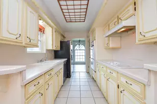 9323 Claridge Dr, Houston, TX 77031 - Photo 14